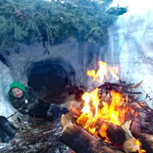 Deep Snow Primitive Survival Camping in Mountains - Campfire Cooking on Shovel