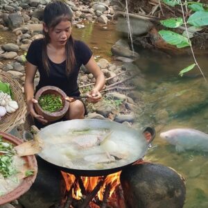 Survival in the rainforest, Catch and cook, Redfish soup hot chili so Delicious food for dinner